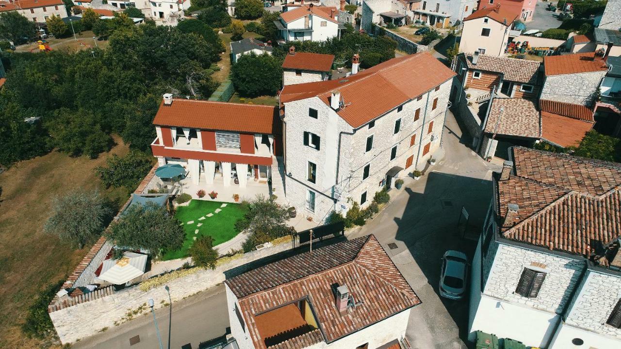 Apartments Casa Garibaldi Brtonigla Esterno foto